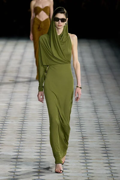 Look 11